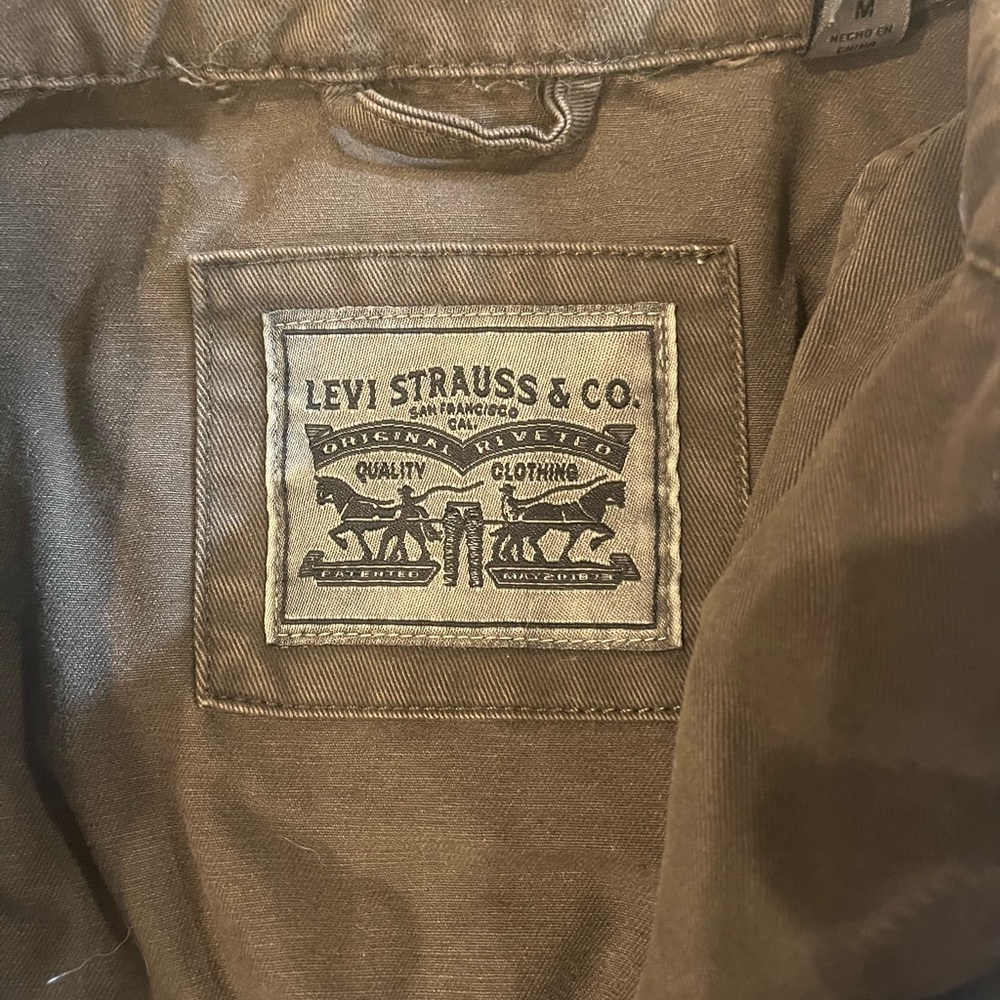 Levi’s Cargo Jacket - Picture 2 of 3